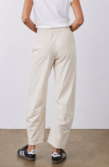Pantalón Bruna — Barrel fit de cintura alta